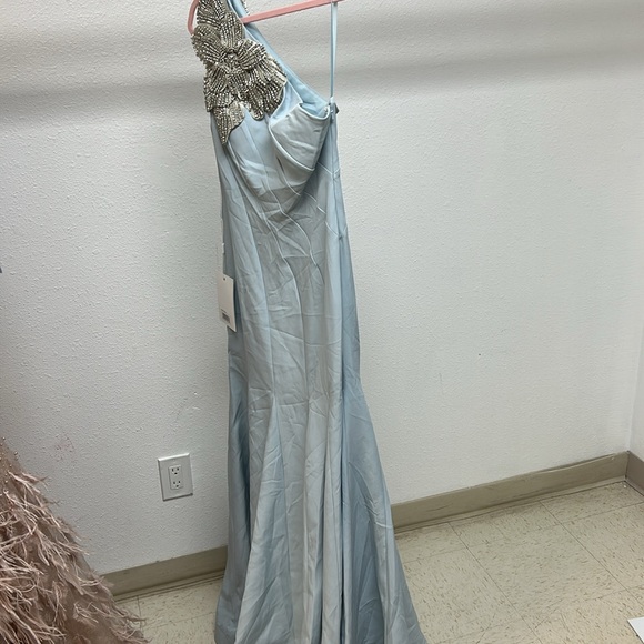 Mac Duggal 11810 Crepe One Shoulder Embellished Floral Gown NWT Powder Blue - Picture 6 of 7